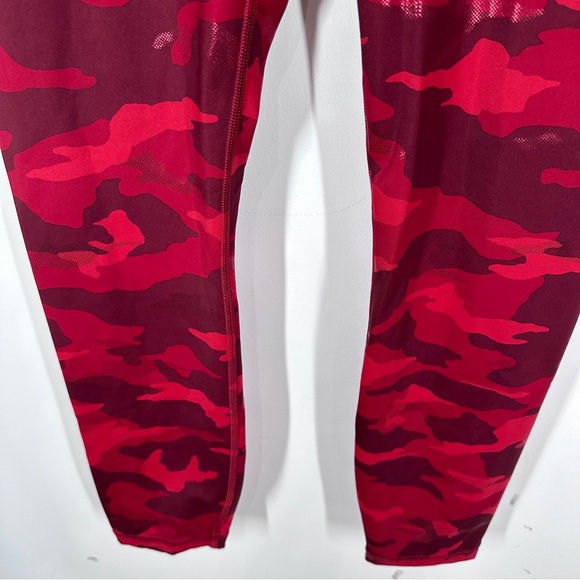 Athleta Elation Train Printed 7/8 Tight Size Medium Red Camo Shine - Picture 4 of 8